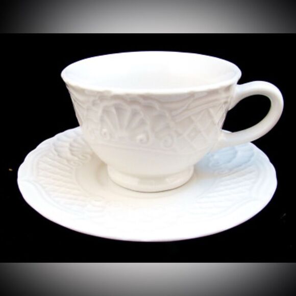 Tabletops Unlimited FLORENTINE set of 2 tea cups with saucers - Picture 2 of 6